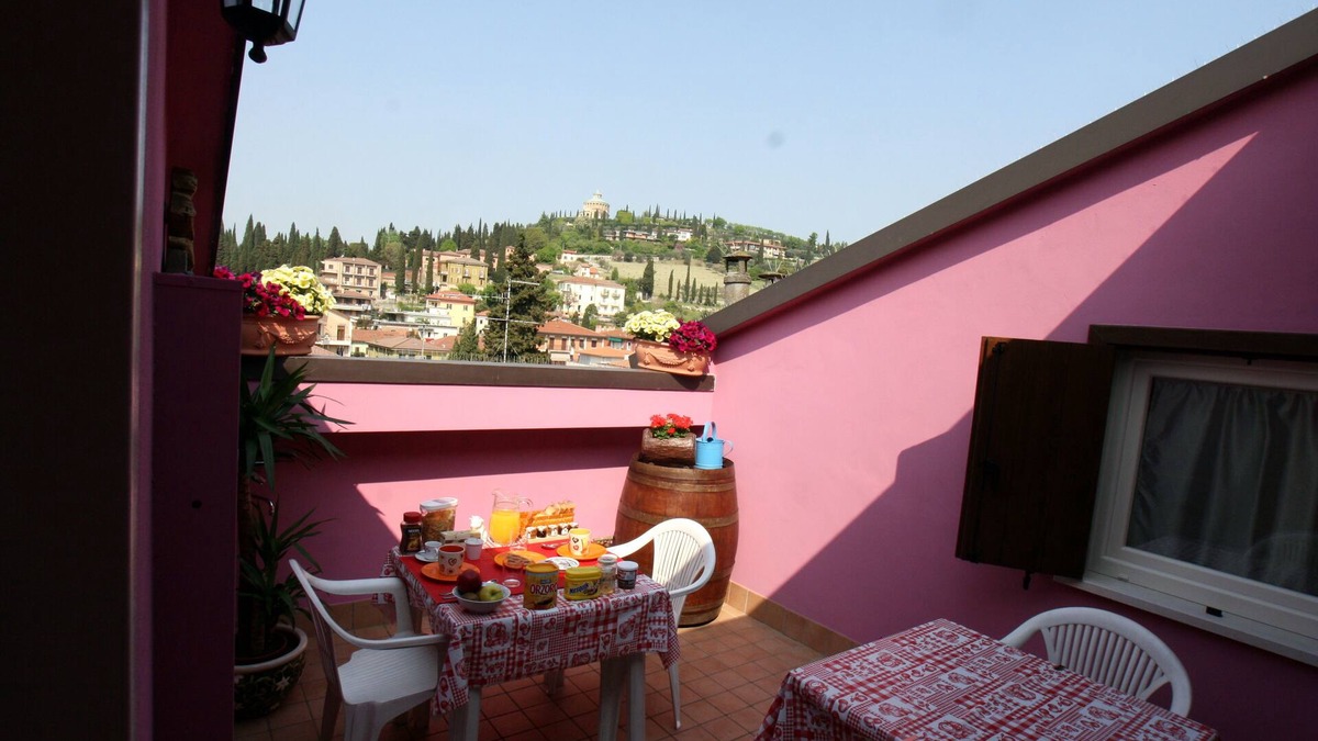 Borgo Trento Apartment | FREE PickUp/Dropof service from Airport, nice apartment in the center Verona