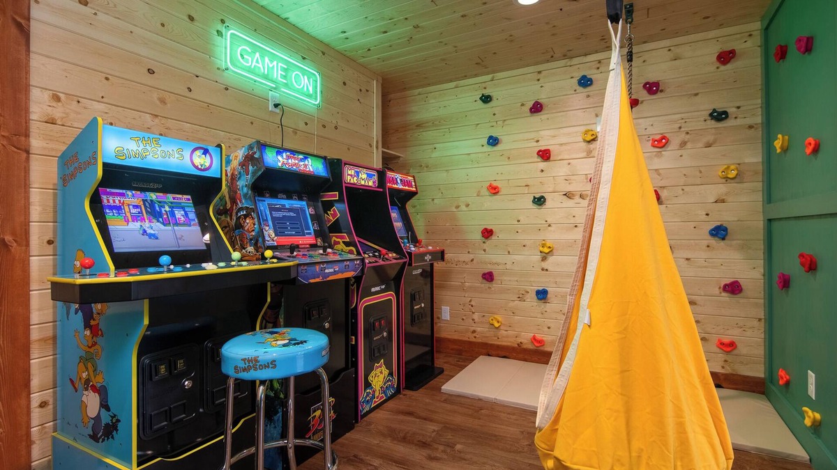 Luck Cabin | FREE Pontoon Mon–Thurs – September Only!