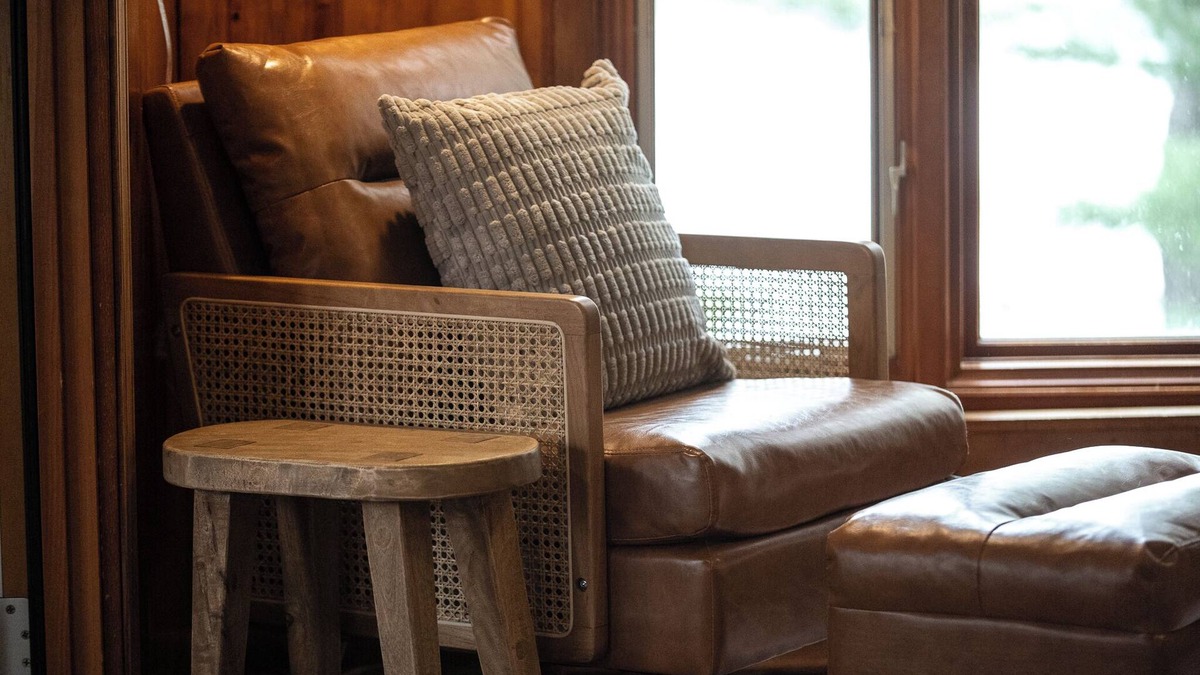 Luck Cabin | FREE Pontoon September Mon - Thursday