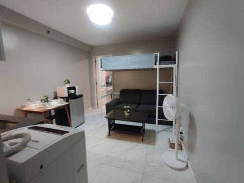 Paranaque Apartment | Free Pool Access near MOA 622