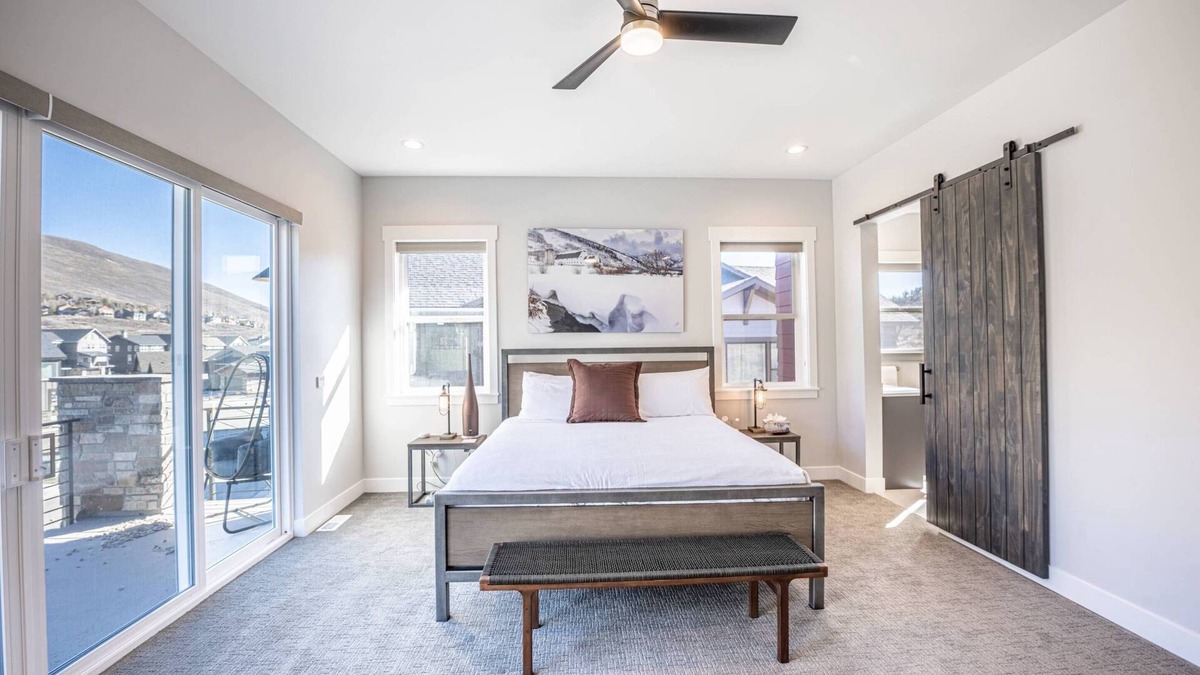 Deer Mountain House | *Free Ski Rentals* Perfect for Families - Private Hot Tub, 7 Mins to Deer Valley East Village Lifts