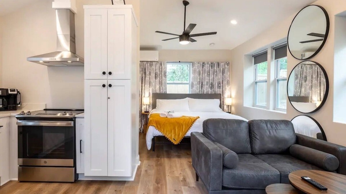 Atlanta Apartment | Free-standing Tinyhome Studio with 6ft Privacy Fencing & Modern Amenities