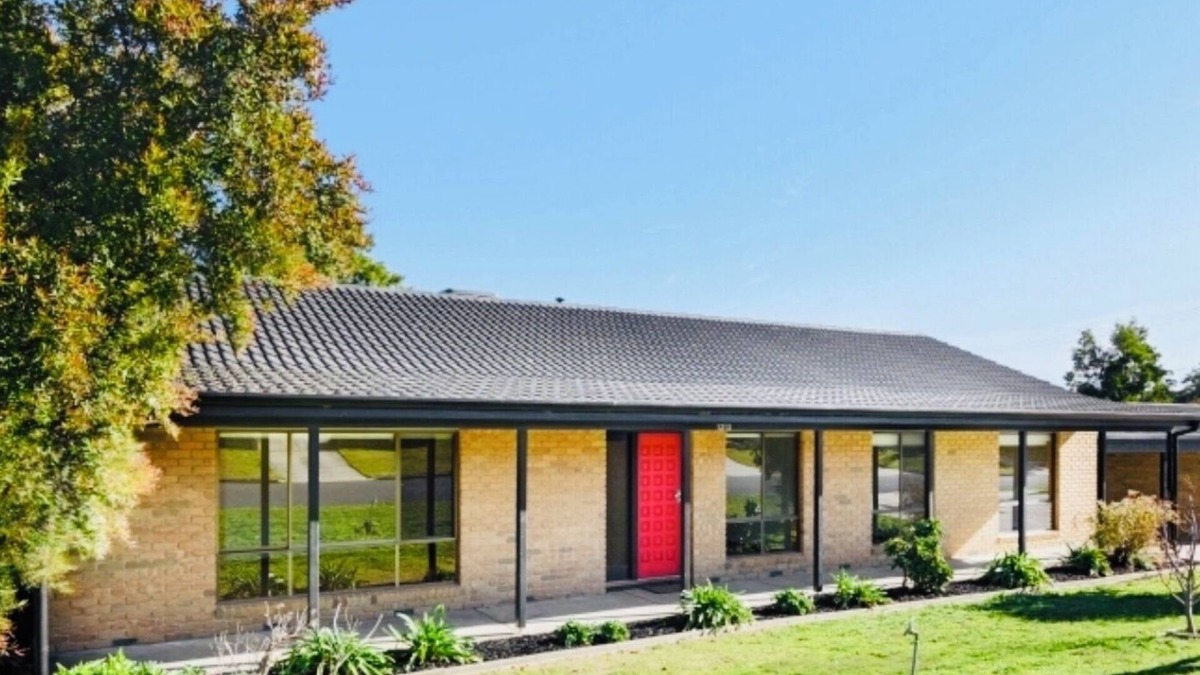 Invermay Park House | Free wifi pet friendly! Happiness on Havelock 4bed renovated in Ballarat North!