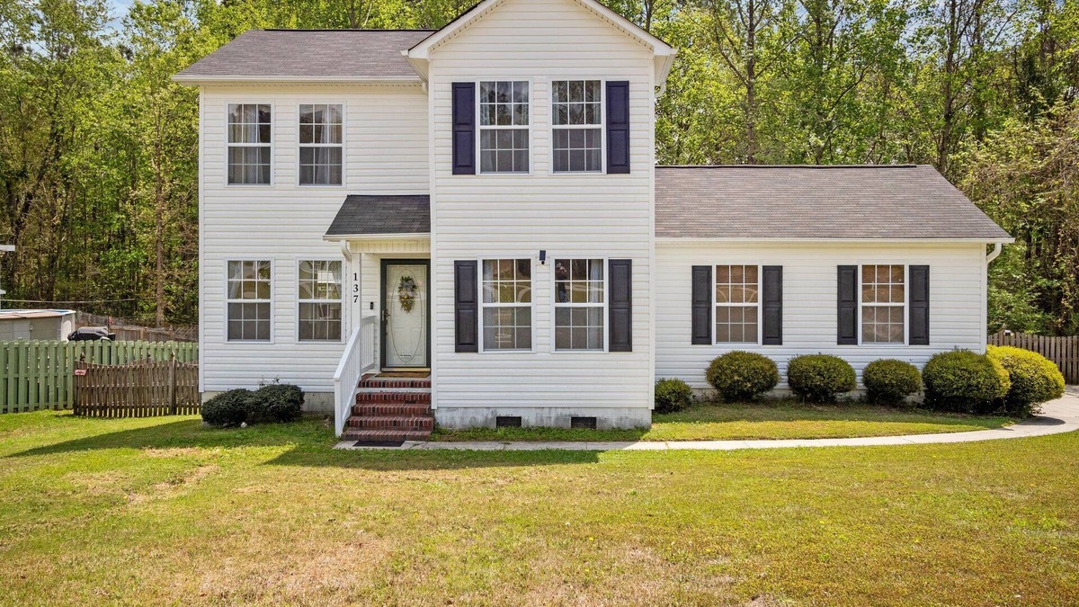 McCutcheon Field House | Freedom's Stay - 3-bed/2.5 Bath in Quiet Jacksonville Neighborhood. Pet Friendly