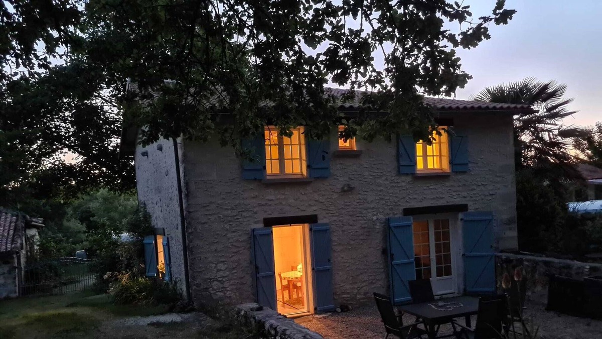 Sainte-Croix-de-Mareuil Other | Freistehende Alte 1824 Erbaute Scheune, die 1985 zum Haus Umgebaut