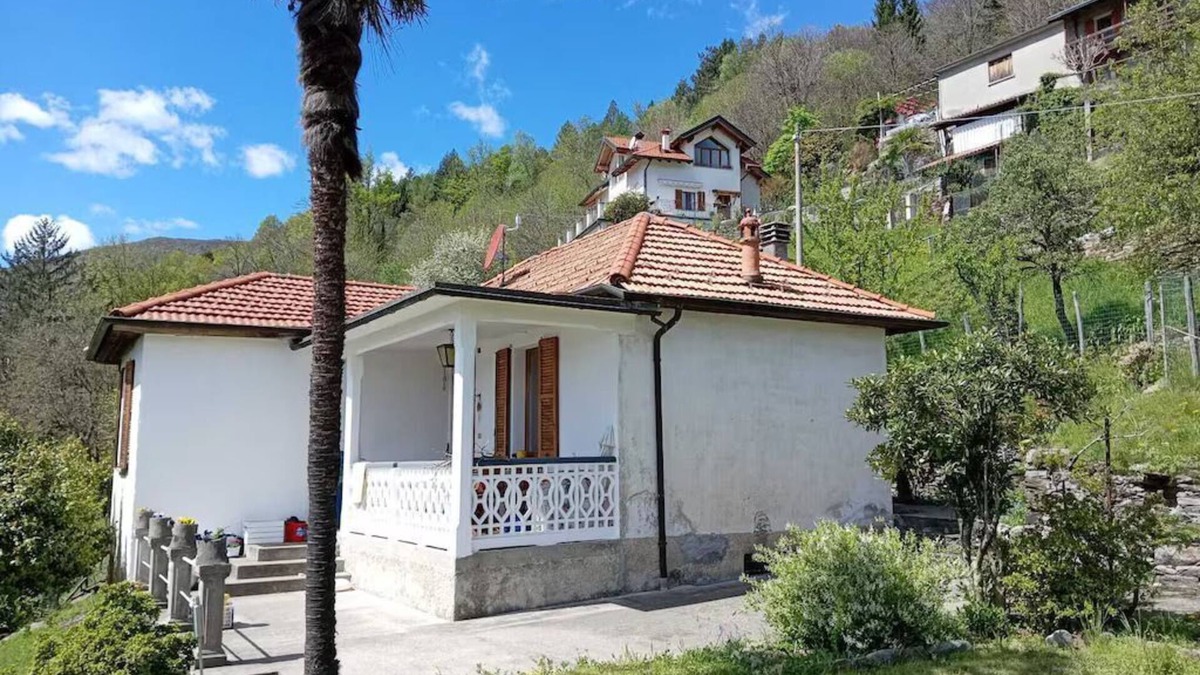 Trarego Viggiona House | Freistehendes Ferienhaus am Dorfrand mit Panoramablick auf den Lago Maggiore