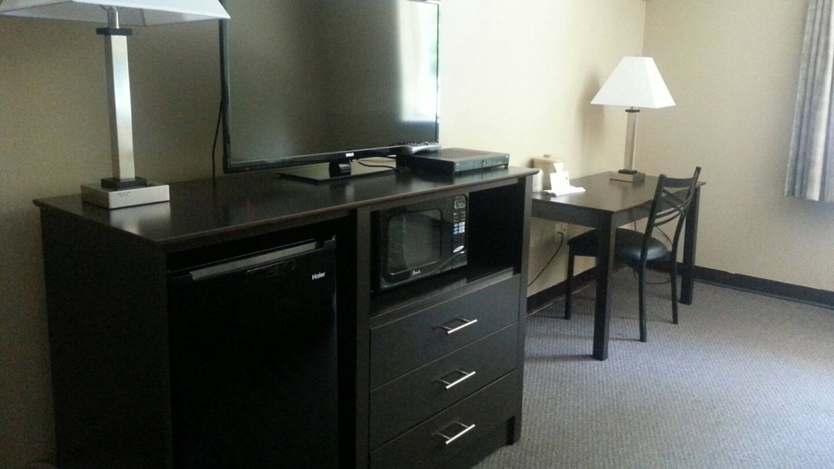 Phoenixville Hotel | French Creek Inn