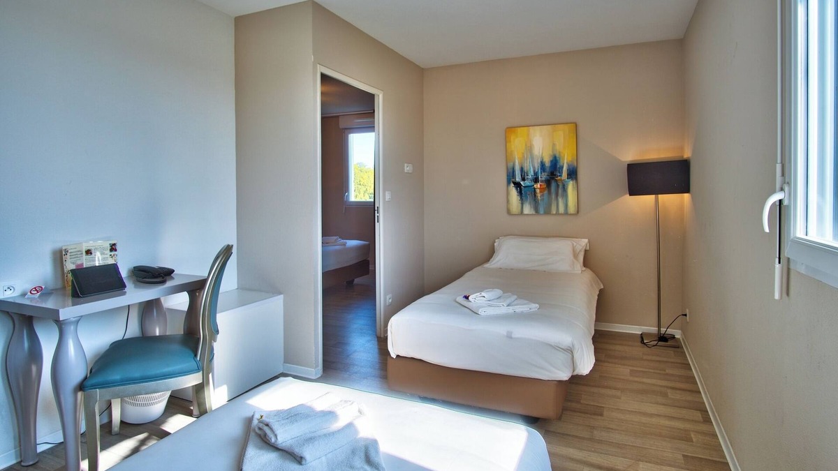 Mouguerre House | French Getaway in Trendy Town! 3 Convenient Units, FREE Parking