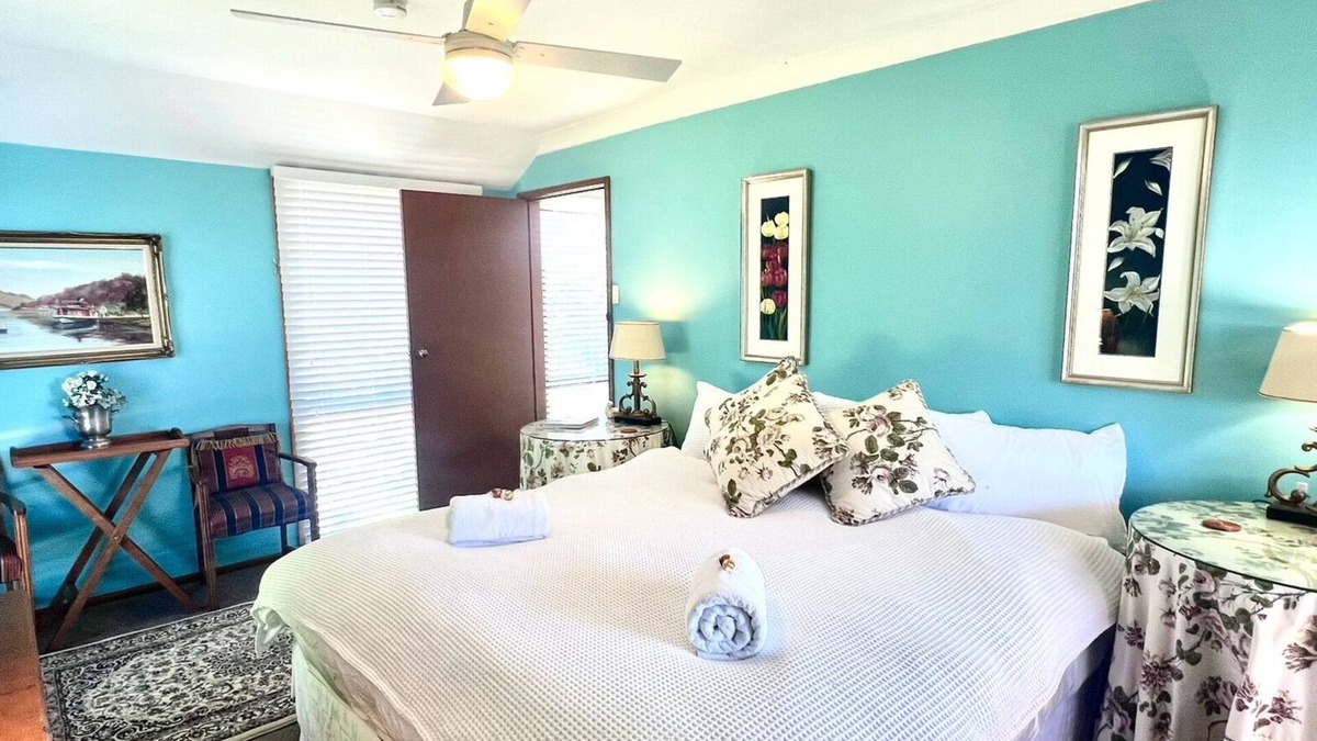 Moss Vale Apartment | French/Italian Style Boutique The Loft Apartment @Chapmans + Breakfast + Pets