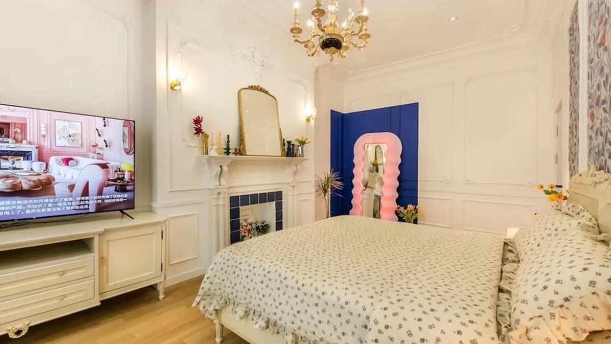 Downtown Shanghai Apartment | French-style 1b1b apartment walk to XinTianDi, Fuxing Road