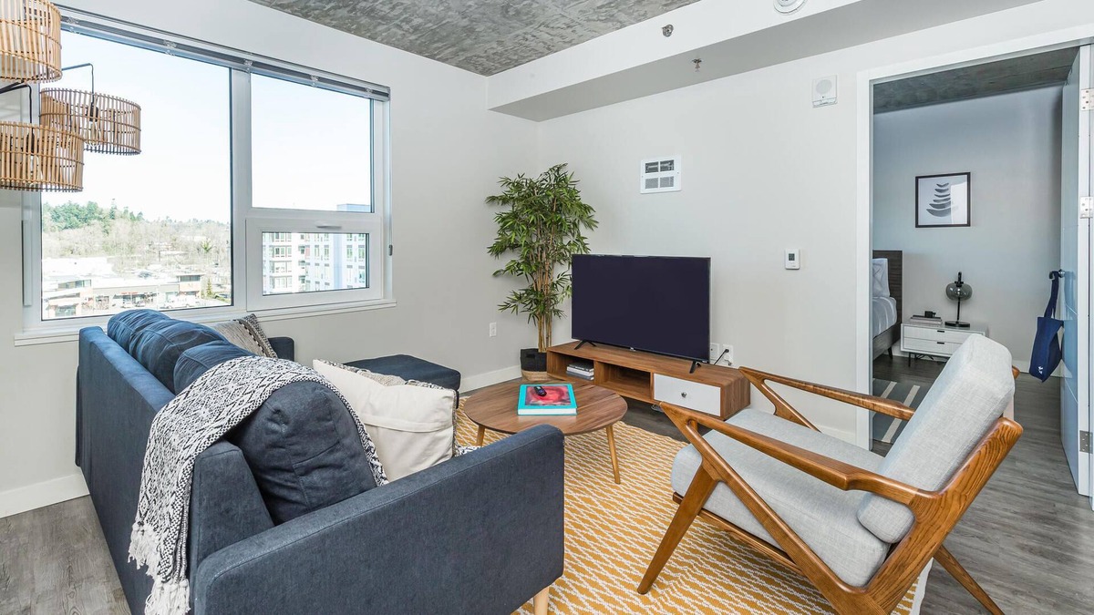 Southcenter Apartment | Fresh 1BR in Tukwila w/ Gym Near Shops + Pets OK