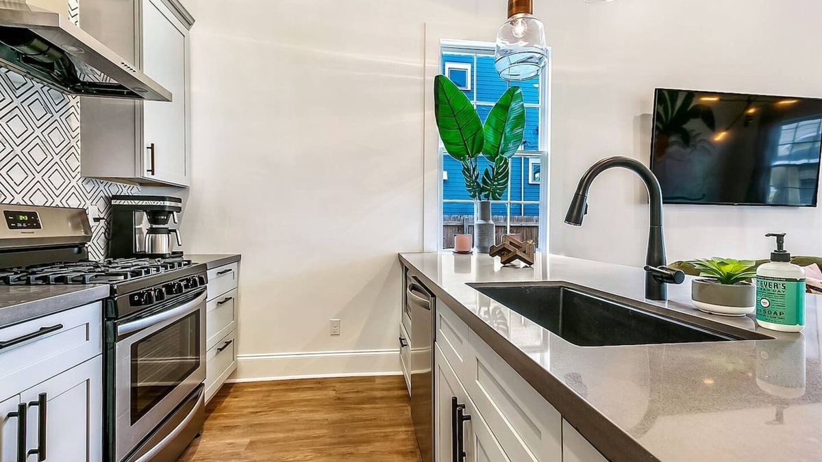 Faubourg Lafayette House | Fresh Contemporary Luxury - 10 Beds - Near FQ
