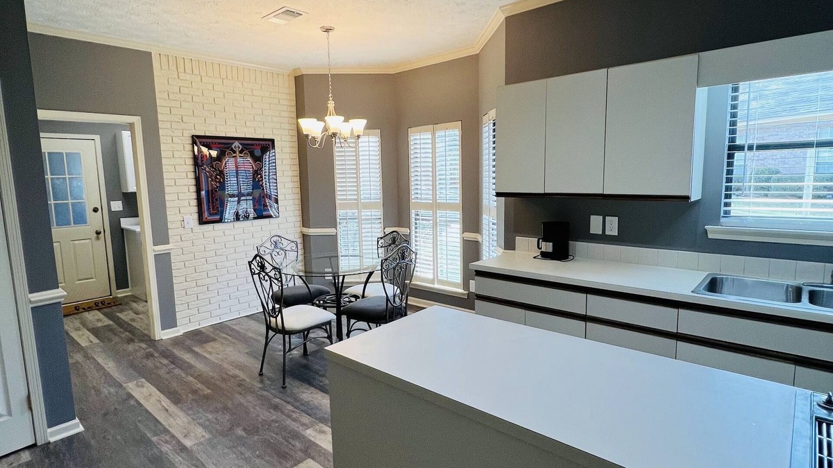 Gunter Afs House | Fresh, modern 3-bedroom residential home