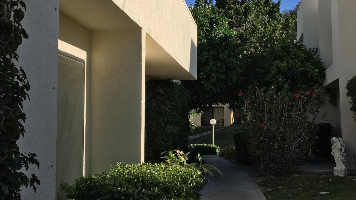 Palm Desert Condo | Fresh Modern Poolside&Tennis~South Palm Desert~Everything Close~Cheap Off Season