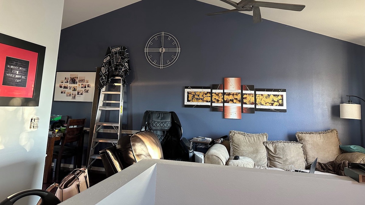 Millard House | Freshly redecorated modern room in West Omaha - massage chair + full gym
