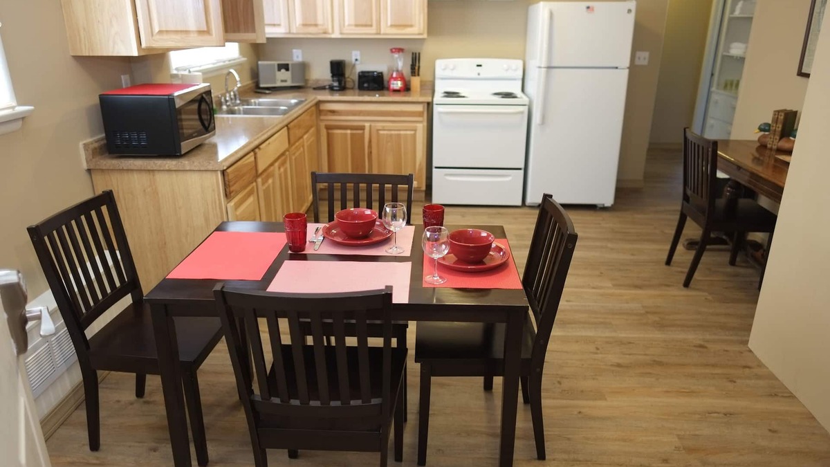 Cascade Apartment | Freshly Remodeled 2 Bedroom, Full Kitchen, living Room Suite, in Cascade unit #3