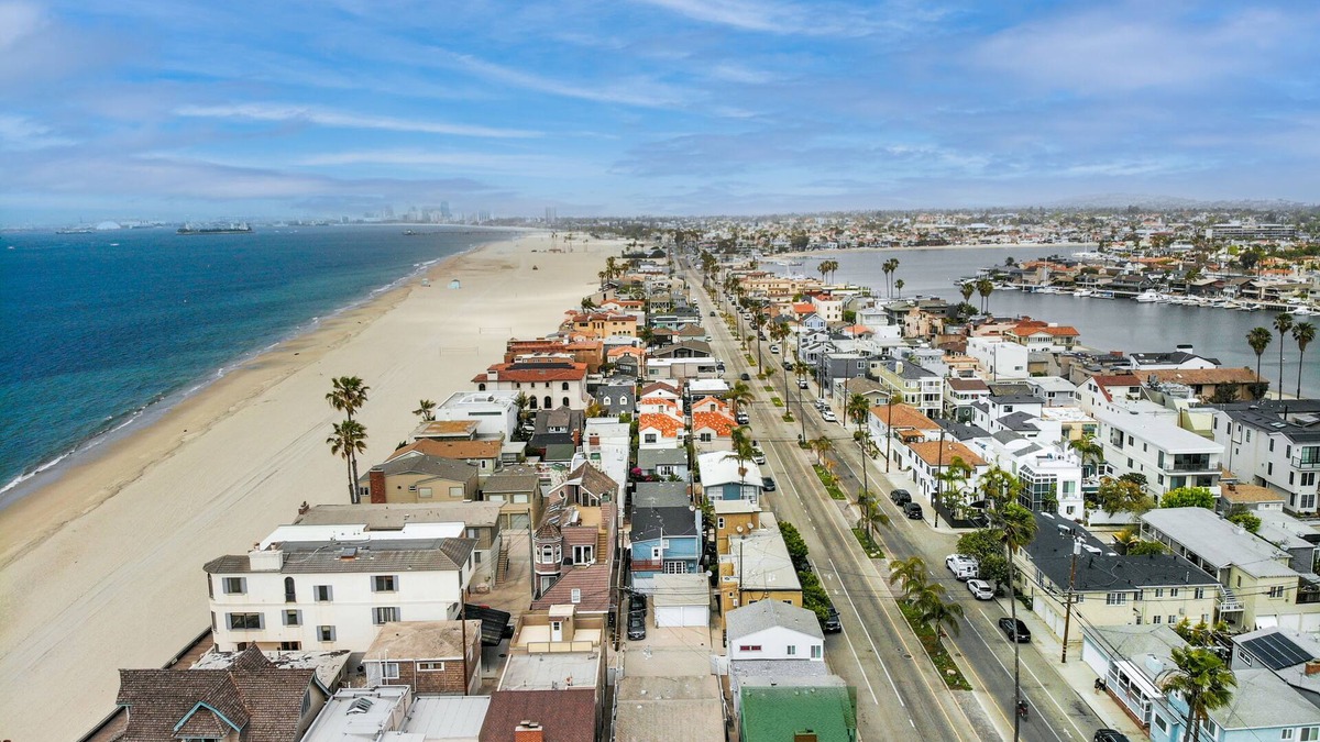 Peninsula House | Freshly remodeled beach getaway, steps to the sand