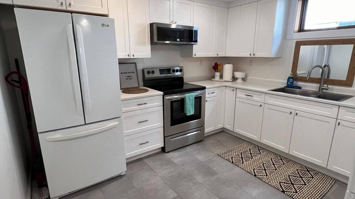 East Hill House | Freshly Renovated Two Bedroom Basement Suite in Quiet Neighborhood