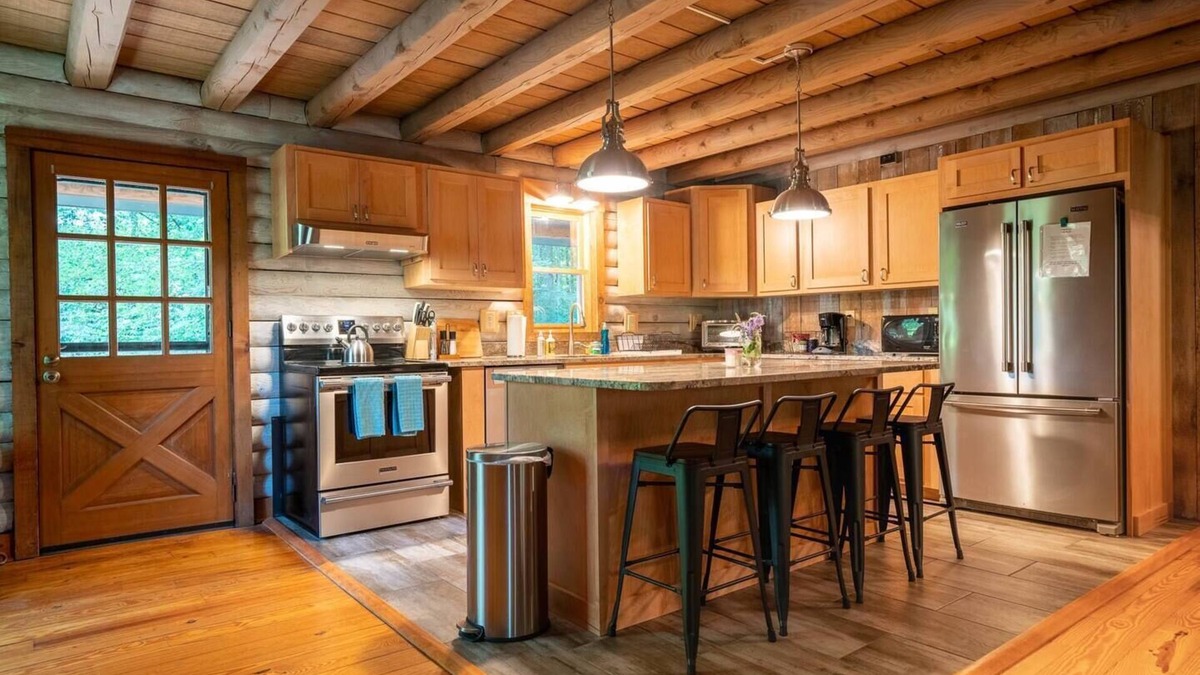 Pisgah Forest Cabin | Freshly Renovated & Cozy Log Cabin - Room for 10!
