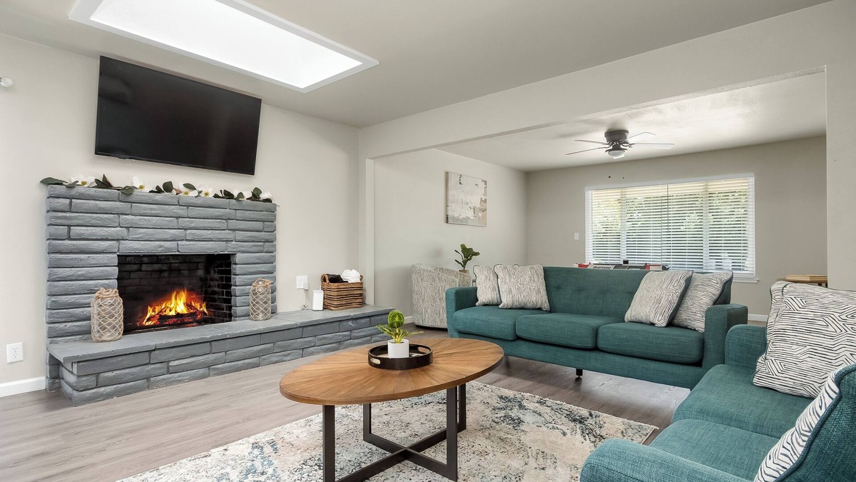 Fresno House | Fresno House| Air Hockey| Private Parking|4/2:Wow!