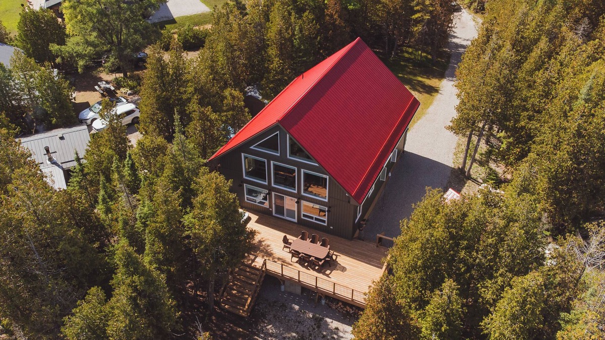 Tobermory Cottage | FreyBear - Luxury Lakefront to Lakehuron & Hot Tub