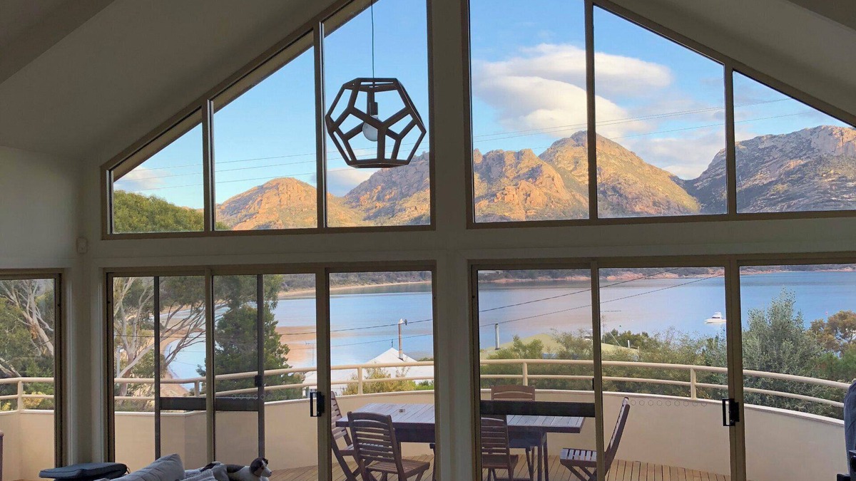 Coles Bay House | Freycinet Beach House - Freycinet Holiday Houses