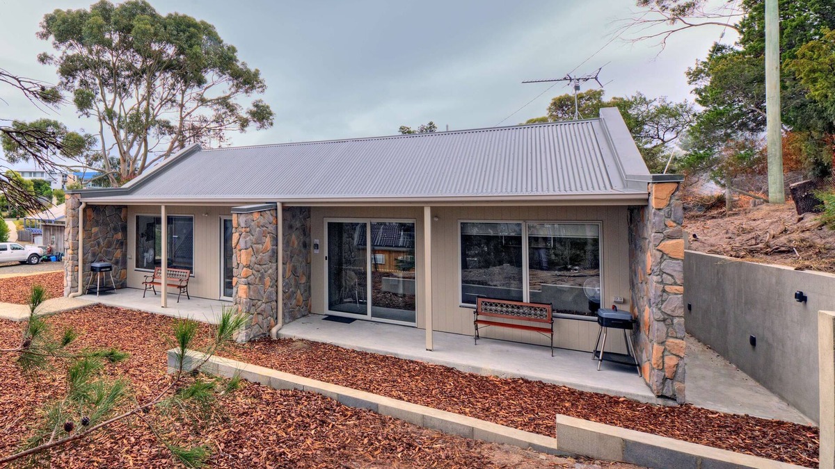 Coles Bay House | Freycinet Stone Studio 8