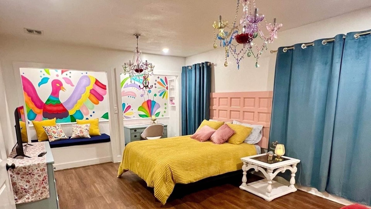 Northwest Los Angeles Heights House | FRIDA KAHLO LOVE, Downtown, I10, Woodlawn, DECO District