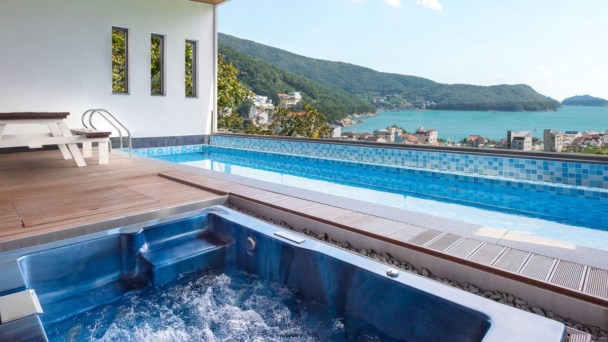 Irun-myeon Hotel | Friemily Pool Villa & Hotel