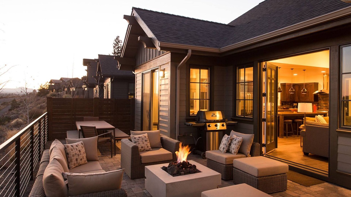 Bend House | Friendcation in Bend ~ hot tub ~ bunk beds ~ resort pool + amenities ~ golf ~🐶