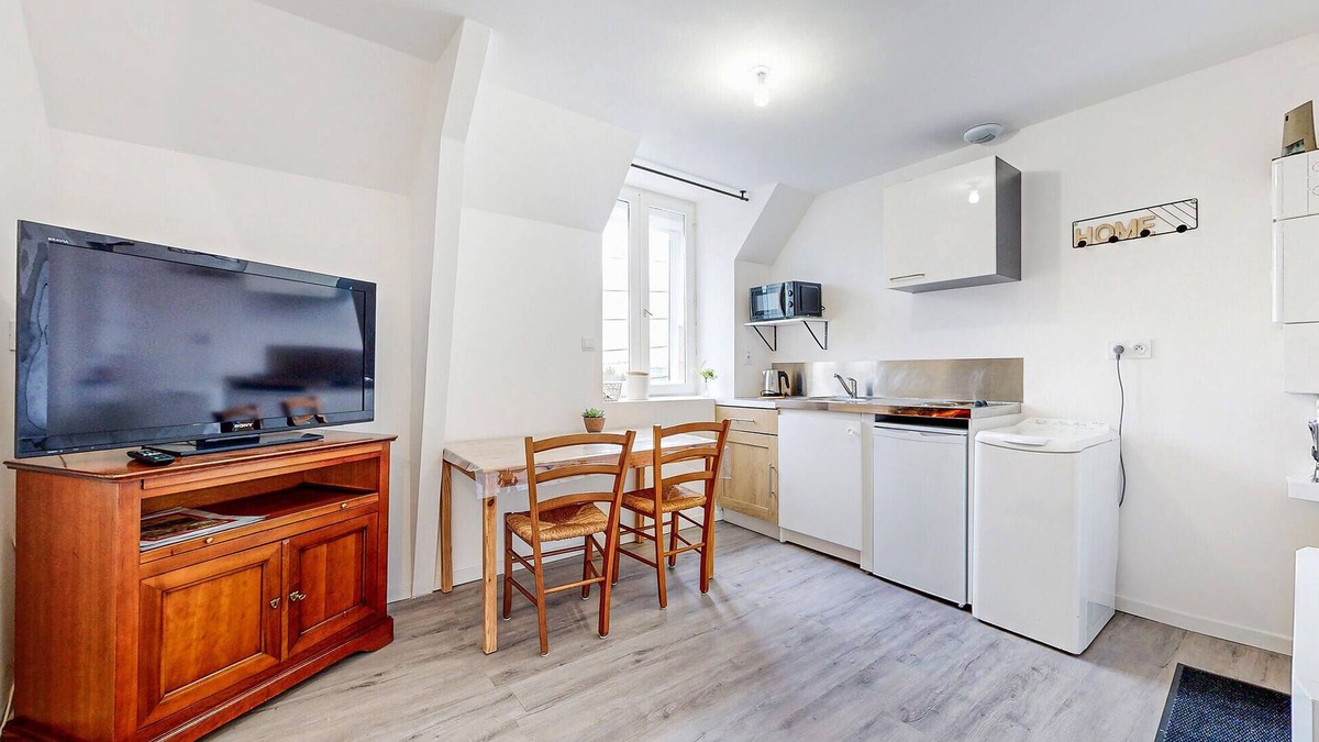 Ecartelee-Bonabry-Orieres-Paron Apartment | Friendly and functional apartment in the heart of the town of Fougeres.