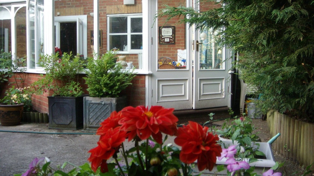 Croxley Green House | friendly and peaceful