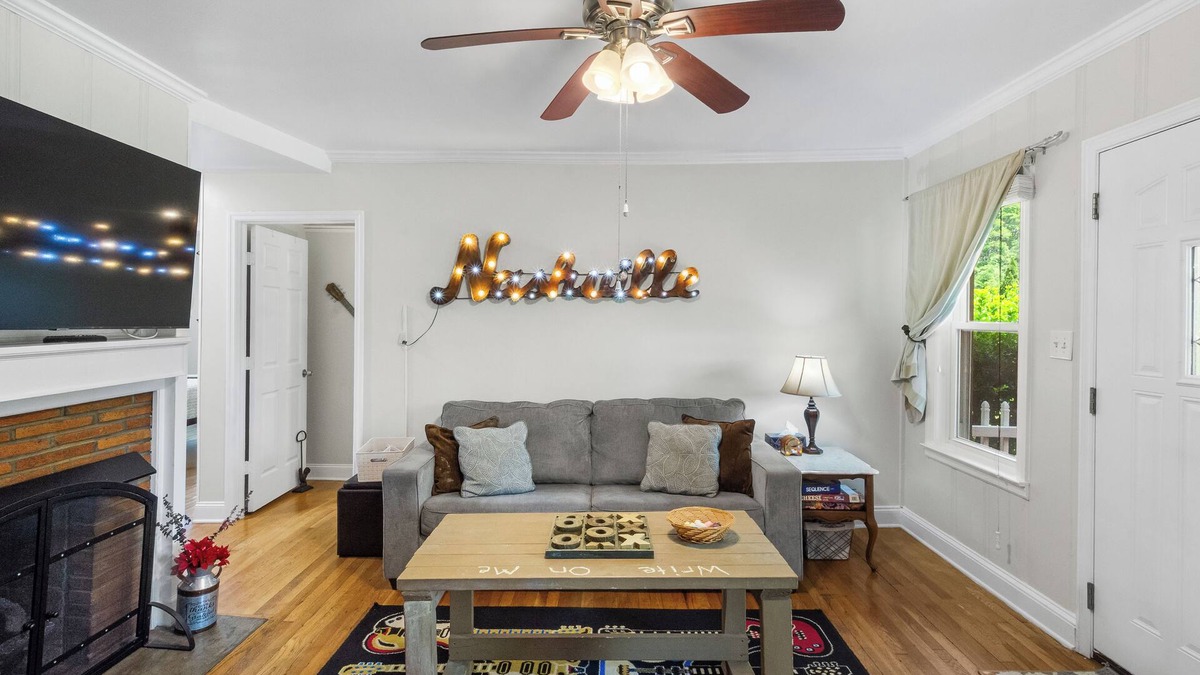 Nashville House | Friendly Family Oasis Airport 5 mins, DT 10 mins