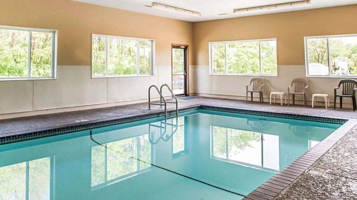 Quad Cities House | Friendly service coupled with value accommodations in Davenport !