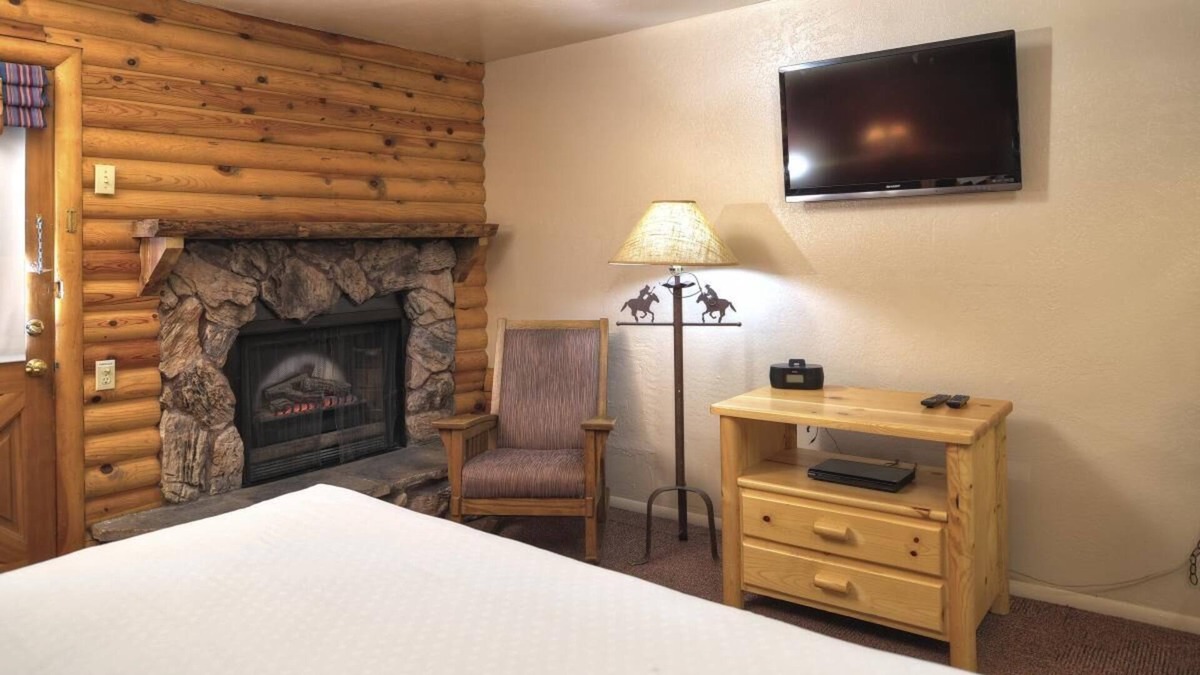 Kohls Ranch Resort | Friends Vacation, Pool, Mini Golf