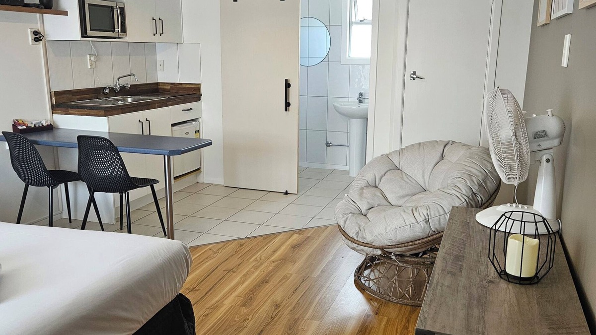 Hastings Hotel | Frimley Lodge Motel