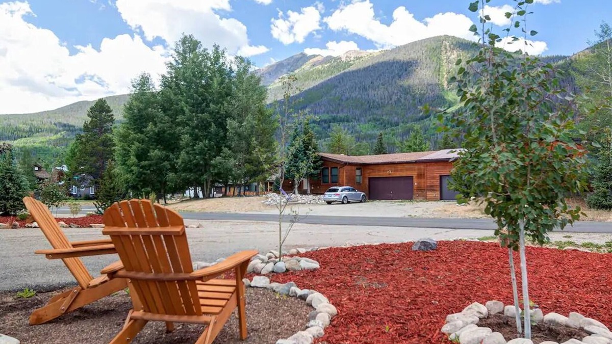 Frisco Apartment | Frisco View Flat🏔️close to Vail⛷️Breck🚙Garage🐶$0 Cleaning & Pet Fees