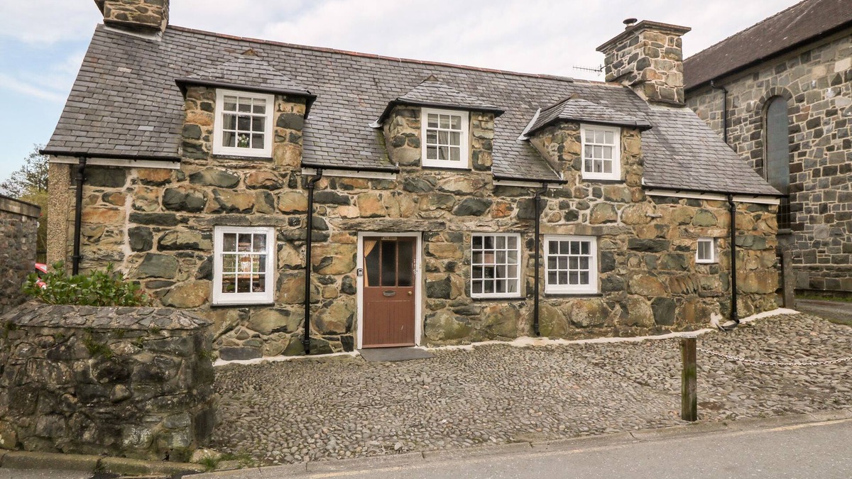 Dolgellau Cottage | FRO AWEL, family friendly, character holiday cottage in Dolgellau