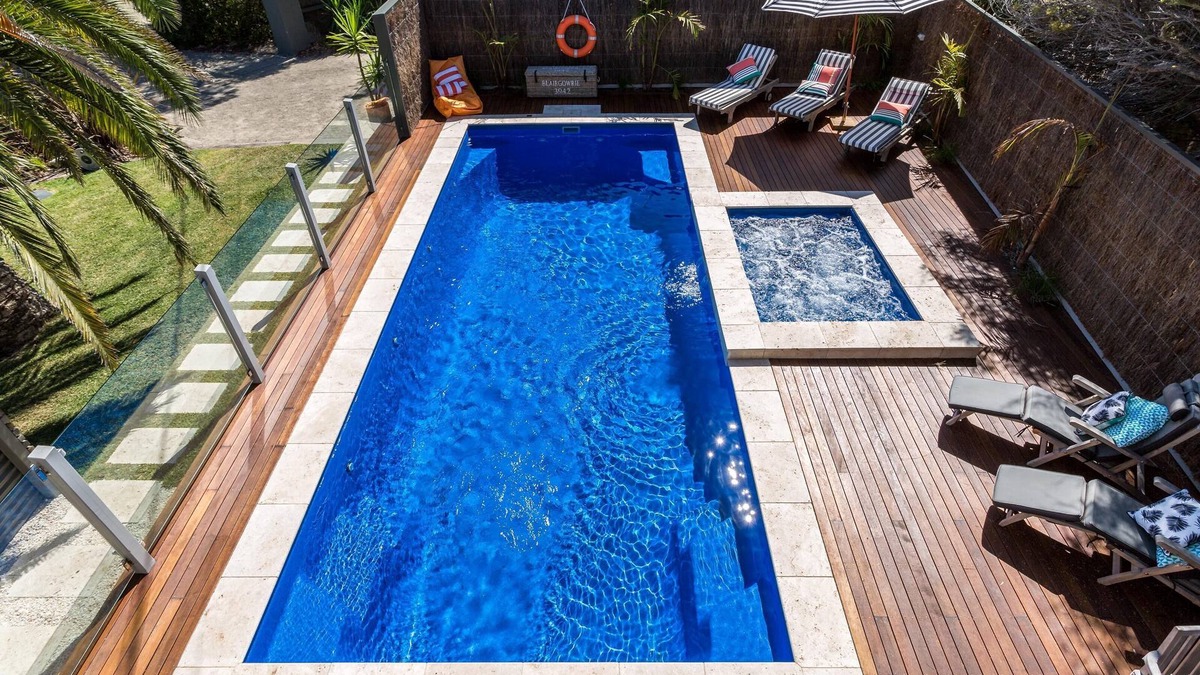 Blairgowrie House | Front Beach House Blairgowrie - 1 bedroom for 2 guests - 1 NIGHT FREE!* - Pool, spa, walk to beach and shops!