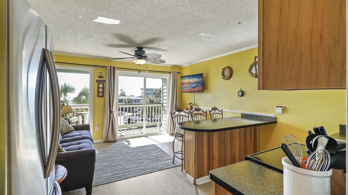 Isle of Palms Condo | Front beach Isle of Palms sea cabin! Beach views, excellent location, well kept.