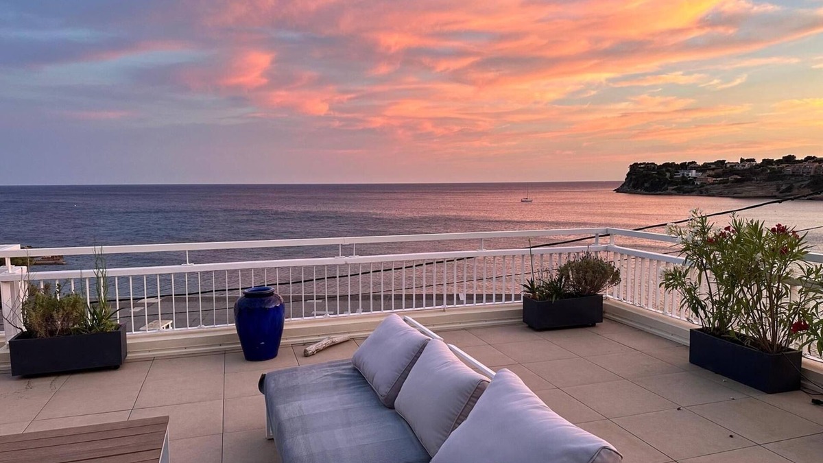 Carry-le-Rouet Apartment | FRONT DE MER, 50 m² LUXUEUX, 4 Personnes, Beach at 50m, TERRACE of 80m², 3 beds