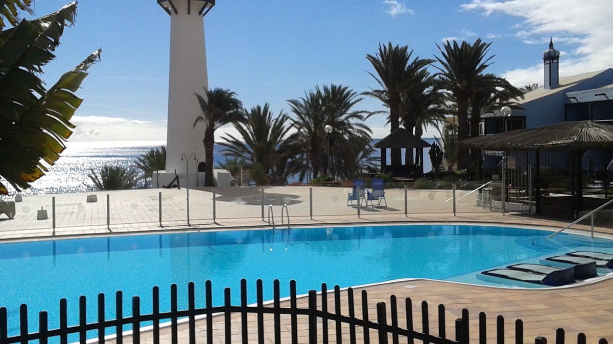 Playa del Aguila Apartment | FRONTLINE WITH GARDEN