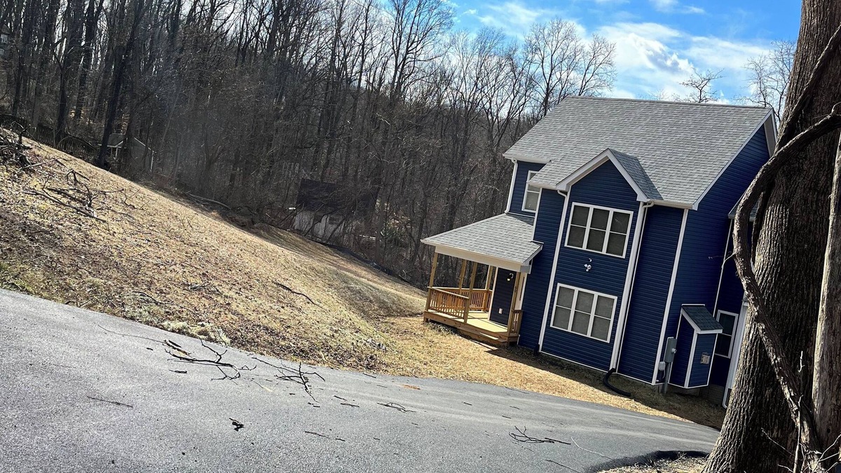 Front Royal House | Front Royal Home w/5 bedroom 4 bath and driveway 15 min to Shenandoah Ntnl Park