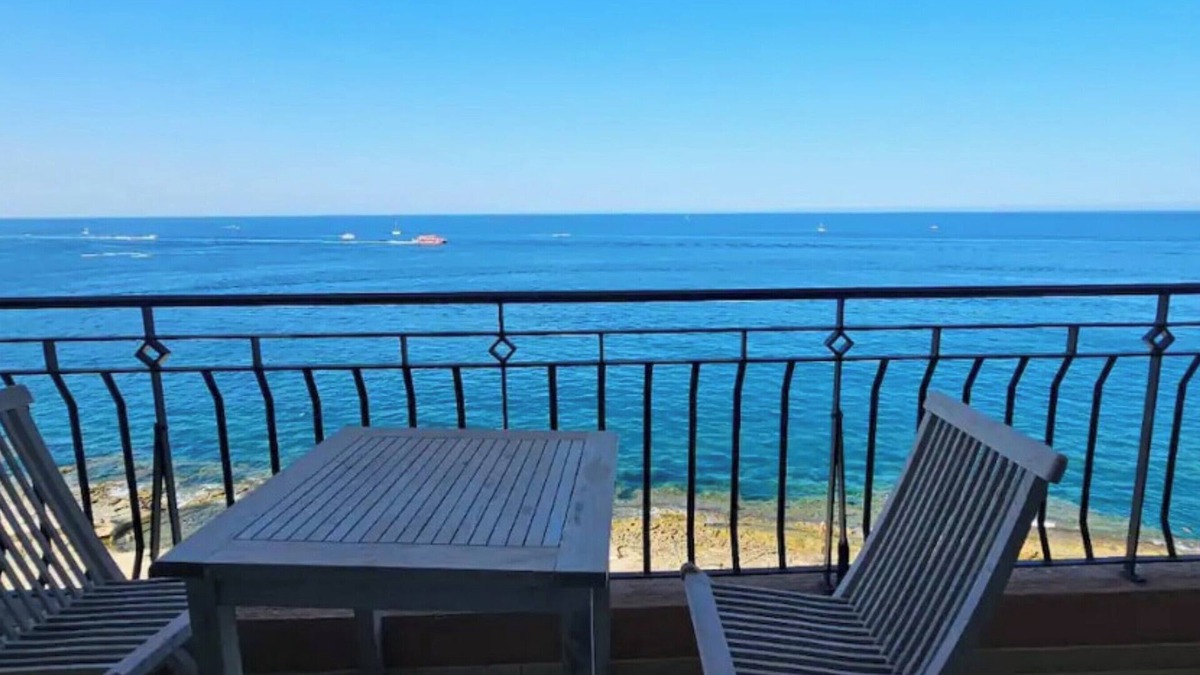 Sliema Apartment | Front Sea View 3 bdr Huge Apartment Sliema parking
