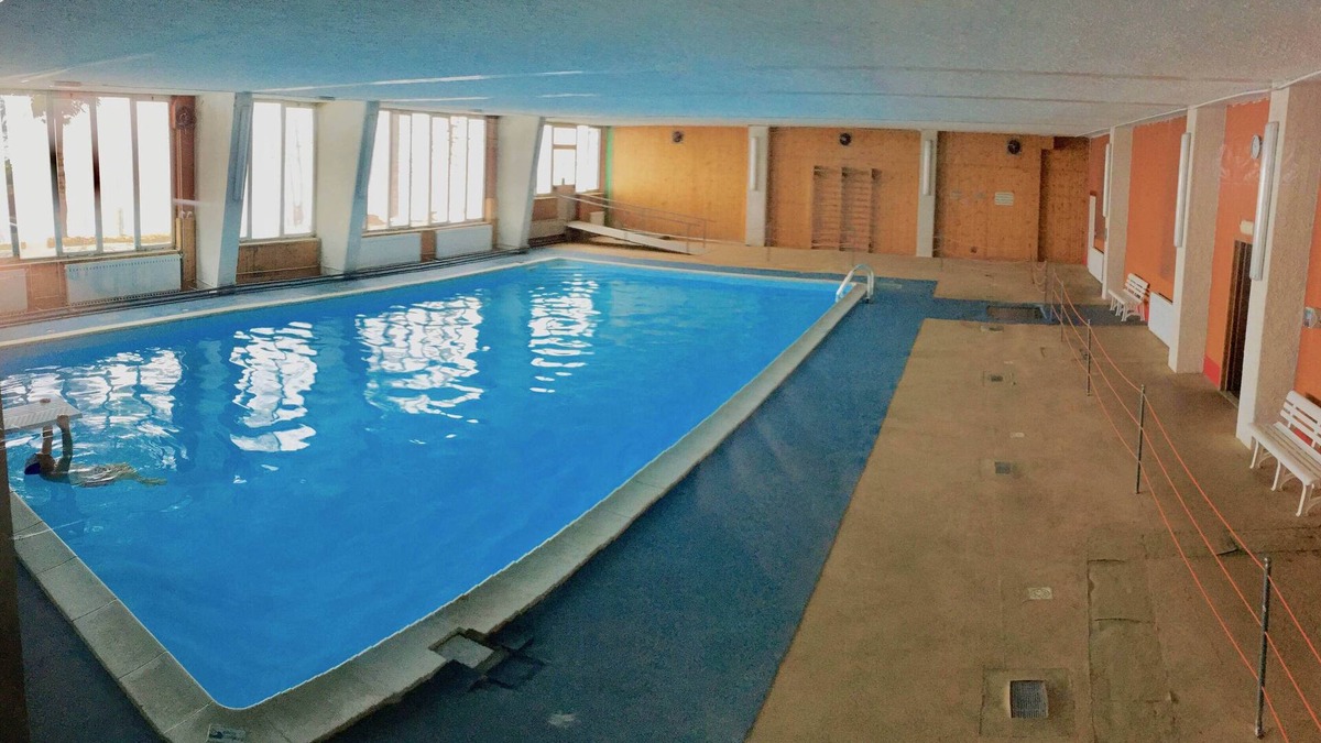 Prato Nevoso Ski Chalet | Front Ski with Private Heated Pool comfortable 5 beds over 2 floors