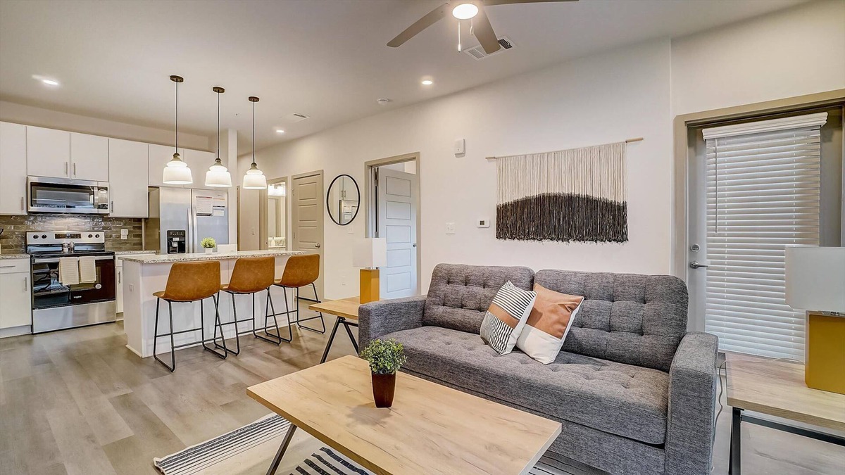 Forest Park Apartment | Frontdesk | 1 BR Apt near Botanical Gardens