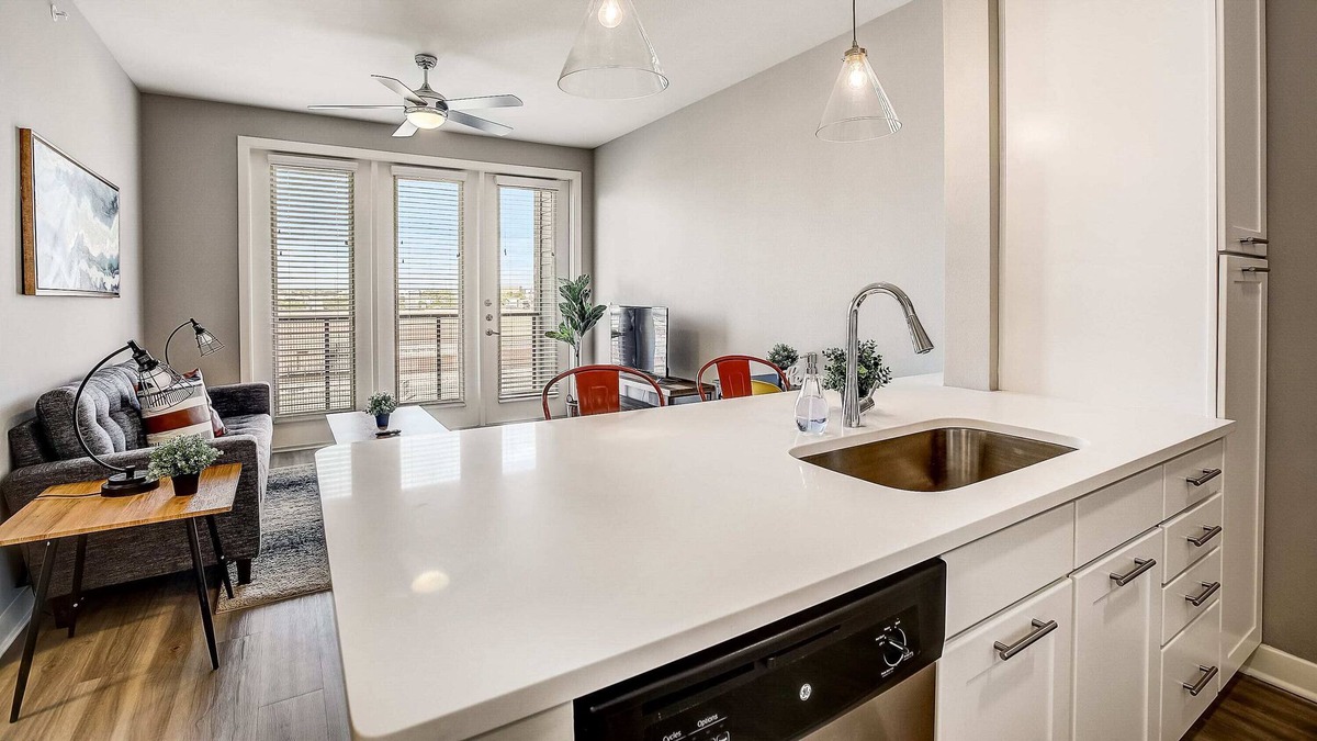 Highland Apartment | Frontdesk | 1 BR Apt near Texas Capitol