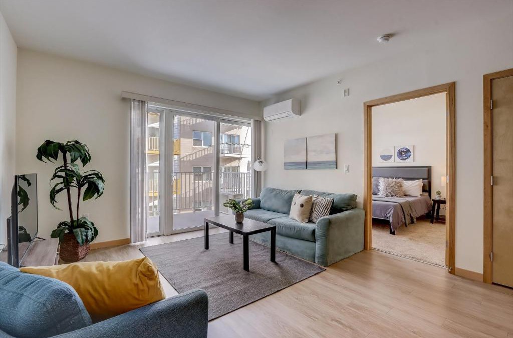Fifth Ward Apartment | FRONTDESK 124 W Washington St Apts Milwaukee