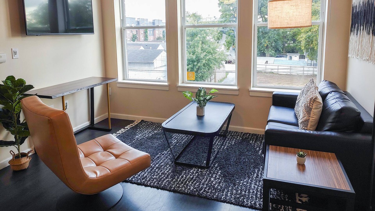 Louisville Apartment | Frontdesk | 2 BR Apt near Churchill Downs