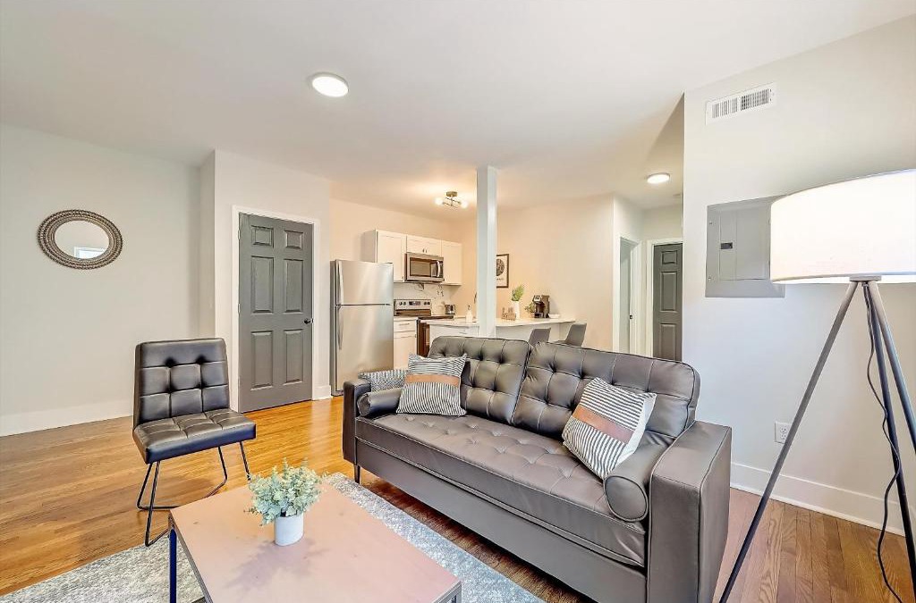East Walnut HIlls Apartment | FRONTDESK 2622 Victory Pkwy Apts Cincinnati
